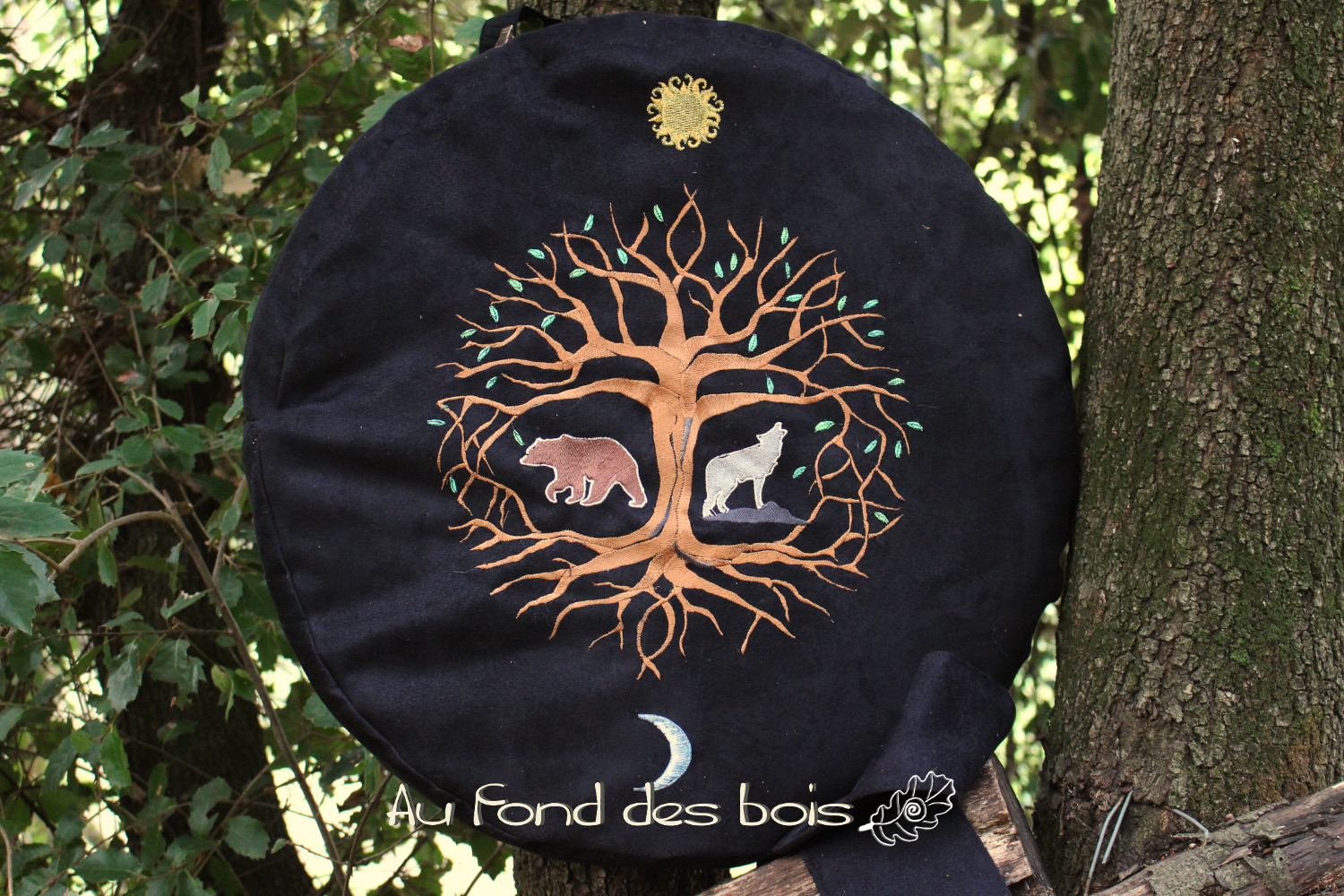 sac pour tambour chamanique avec broderie yggdrasil et animaux